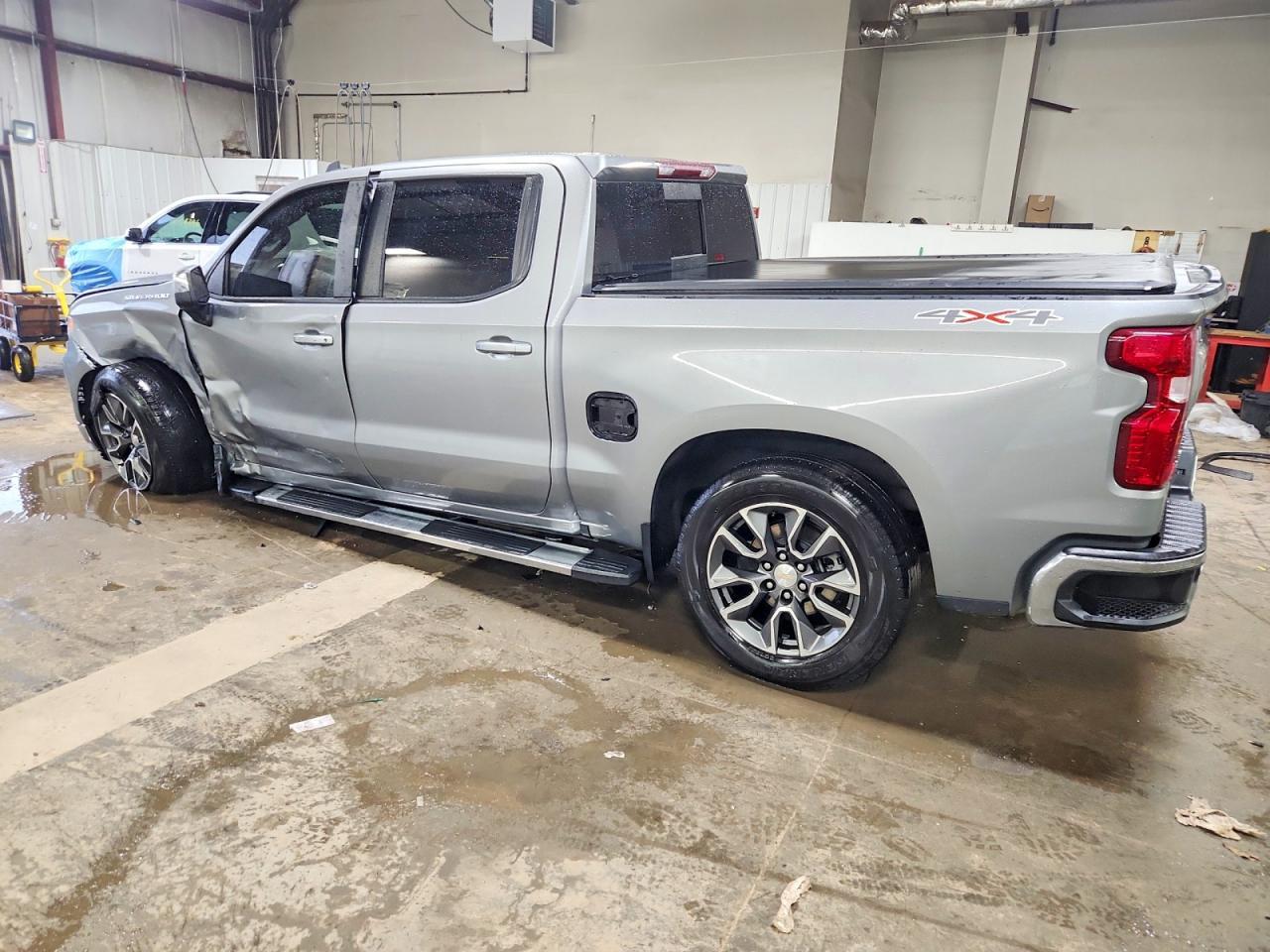 2023 Chevrolet Silverado K1500 Lt - zdjęcie 2