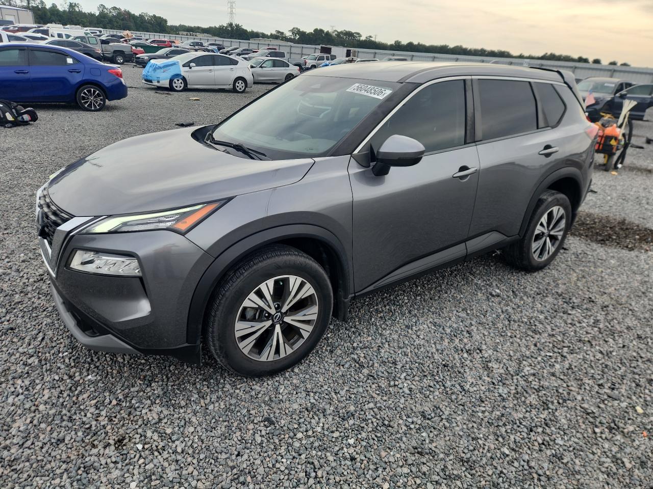 2022 Nissan Rogue Sv - zdjęcie główne