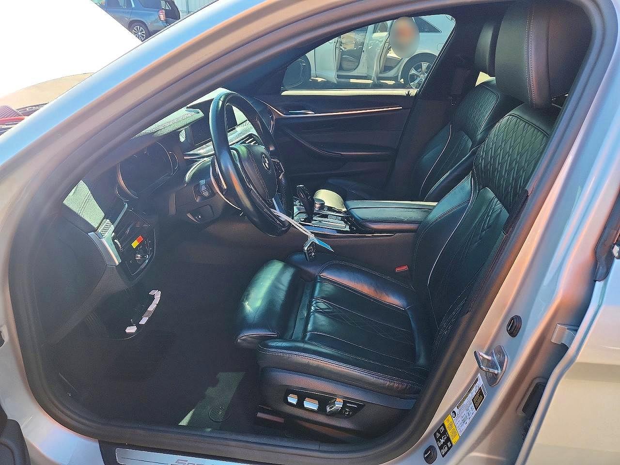 2017 BMW Seria 5 540i - zdjęcie 7