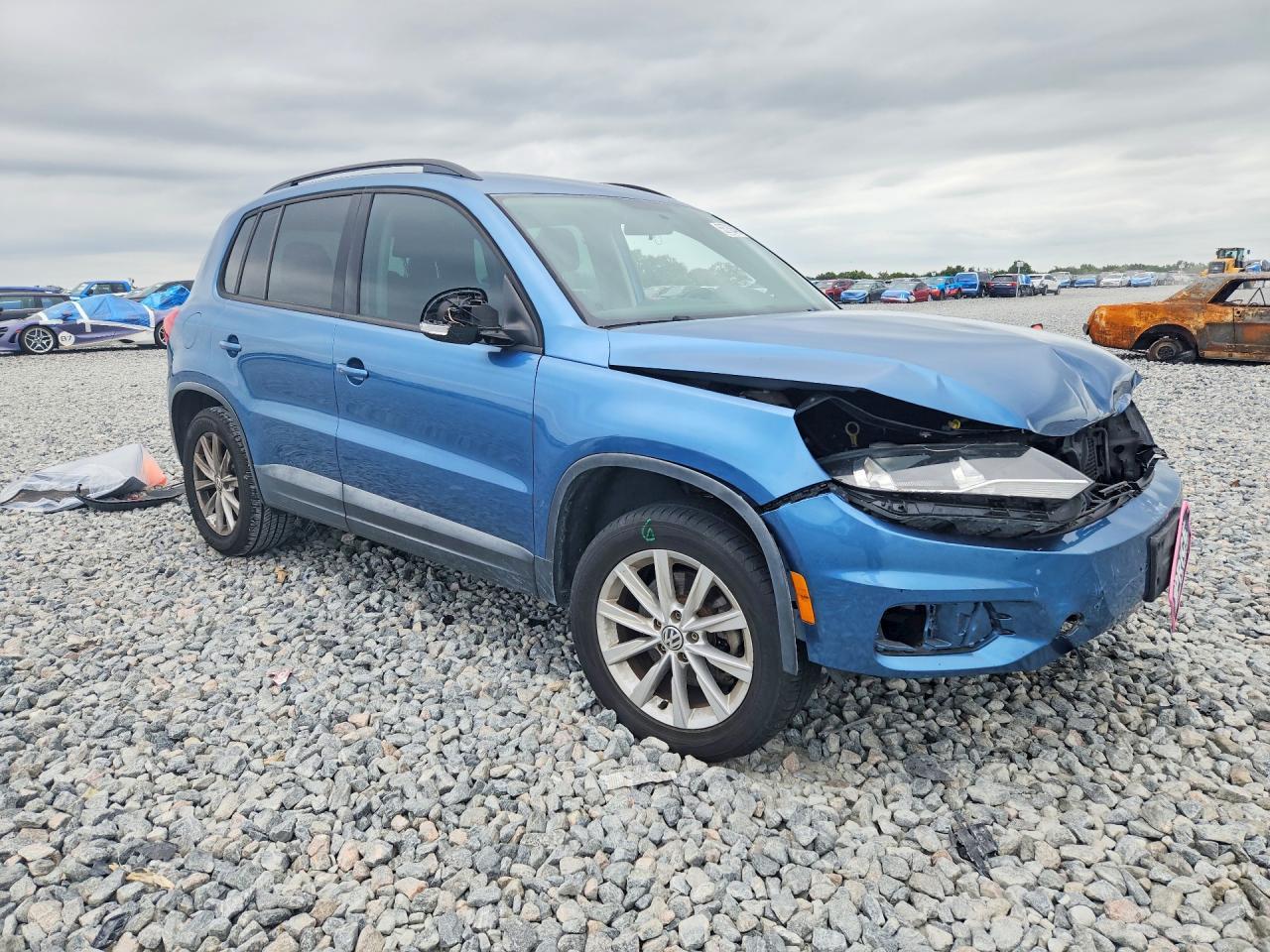 2017 Volkswagen Tiguan S - zdjęcie 4