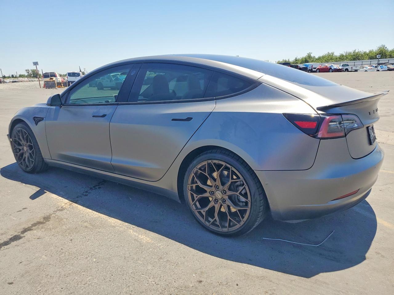 2021 Tesla Model 3 - zdjęcie 2
