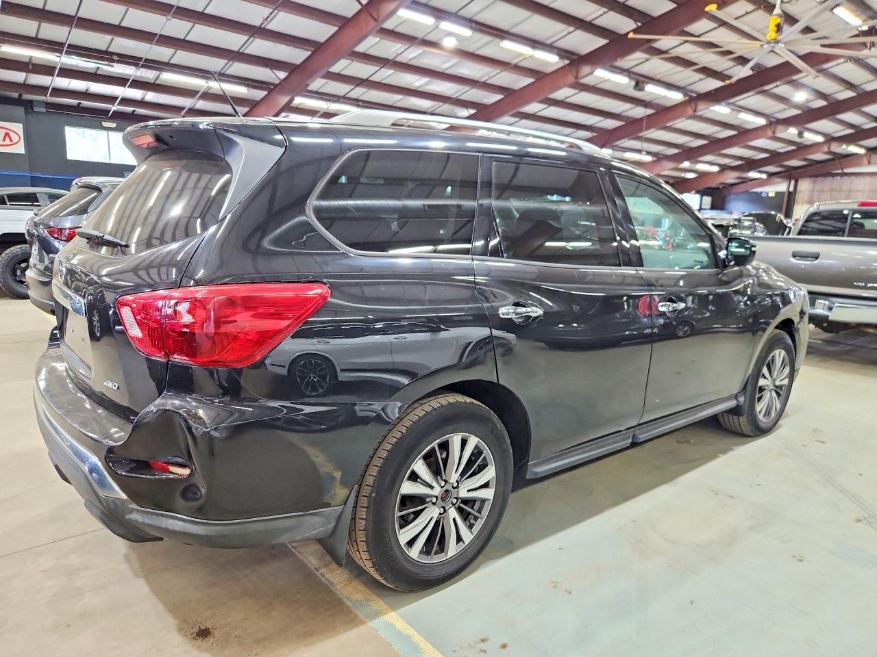 2017 Nissan Pathfinder S - zdjęcie 3