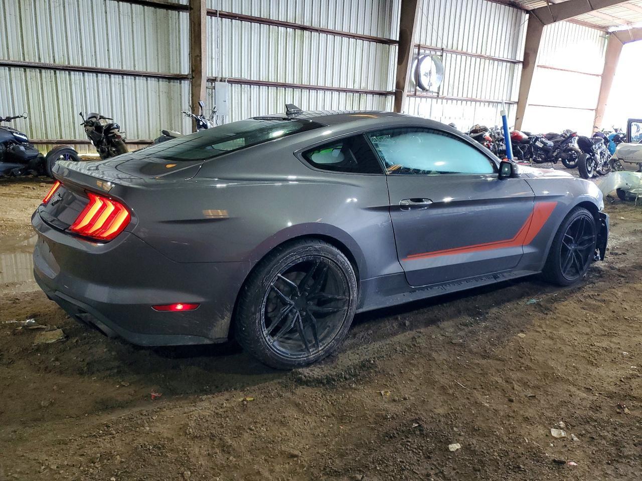 2023 Ford Mustang - zdjęcie 3