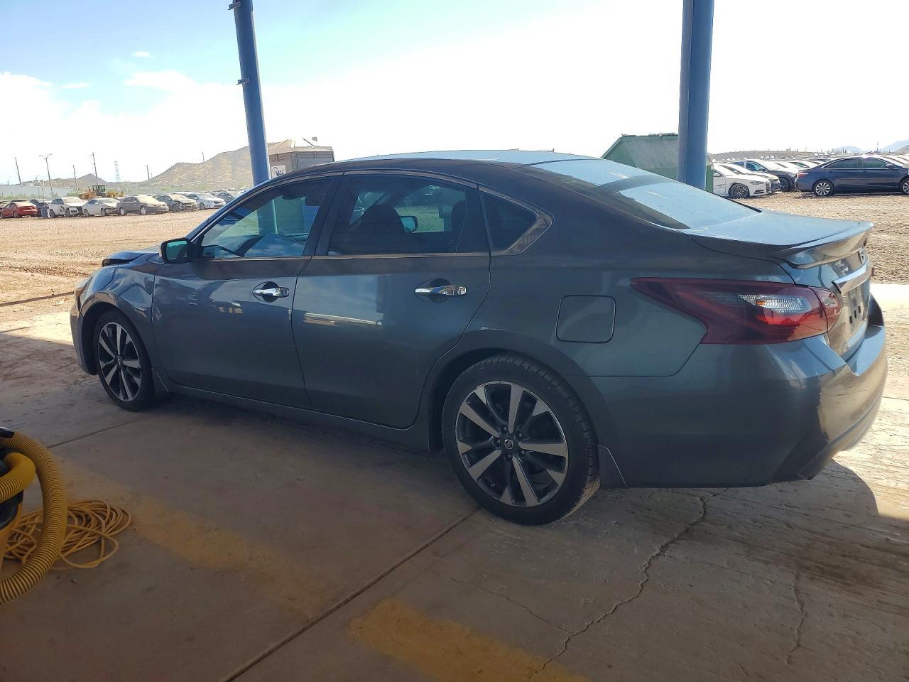 2017 Nissan Altima 2.5 Sr - zdjęcie 2