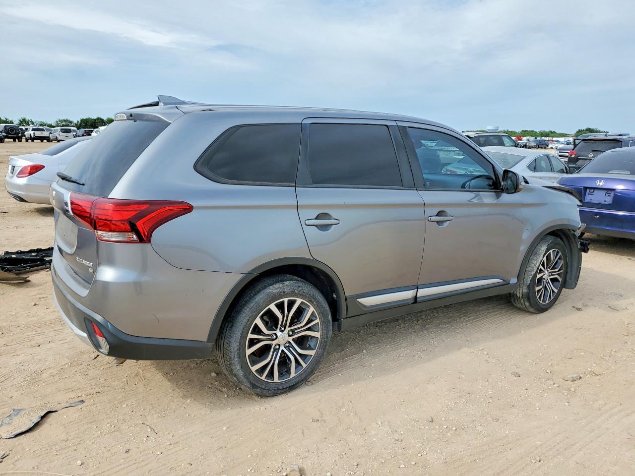 2018 Mitsubishi Outlander Se - zdjęcie 3