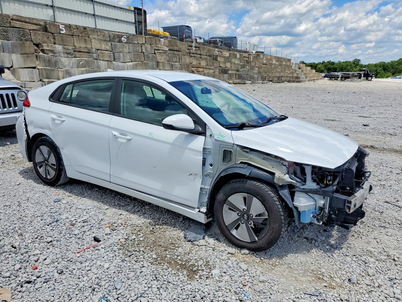 2022 Hyundai Ioniq Blue - zdjęcie 4