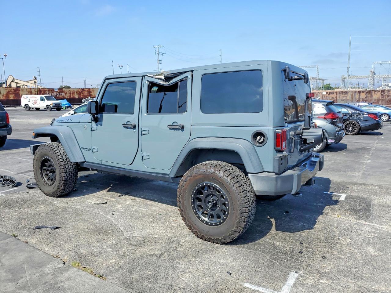 2015 Jeep Wrangler Unlimited Rubicon - zdjęcie 2