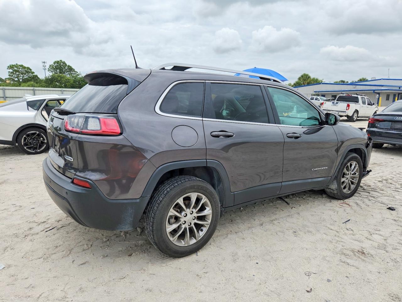 2021 Jeep Cherokee Latitude Plus - zdjęcie 3