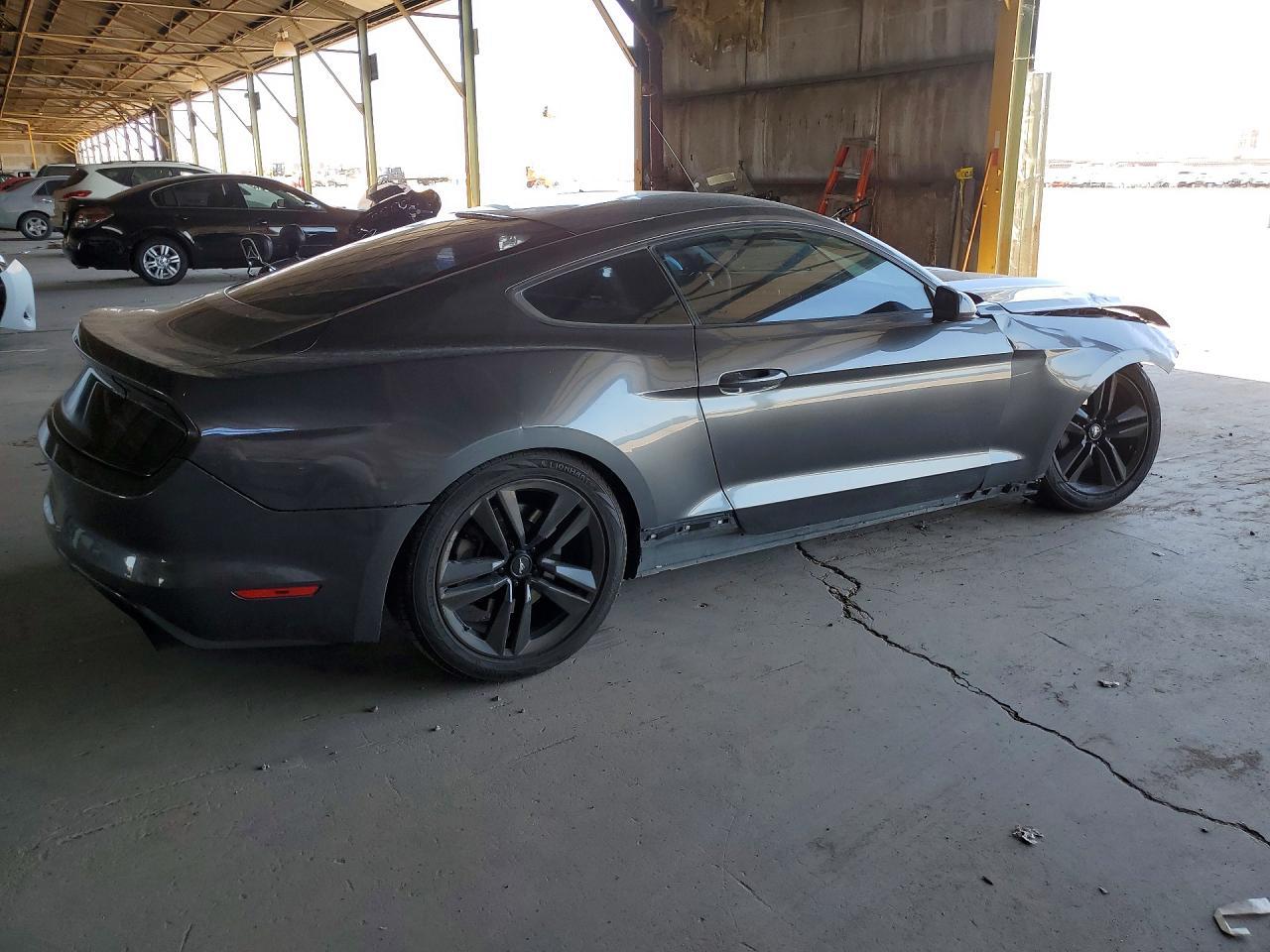2015 Ford Mustang - zdjęcie 3