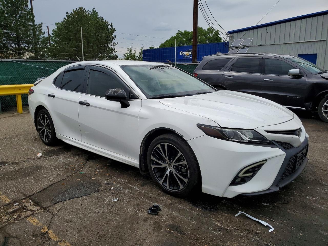 2019 Toyota Camry Se - zdjęcie 4