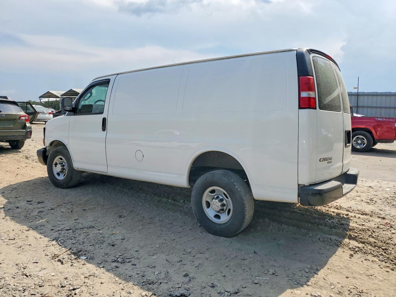 2016 Chevrolet Express G2500 - zdjęcie 2