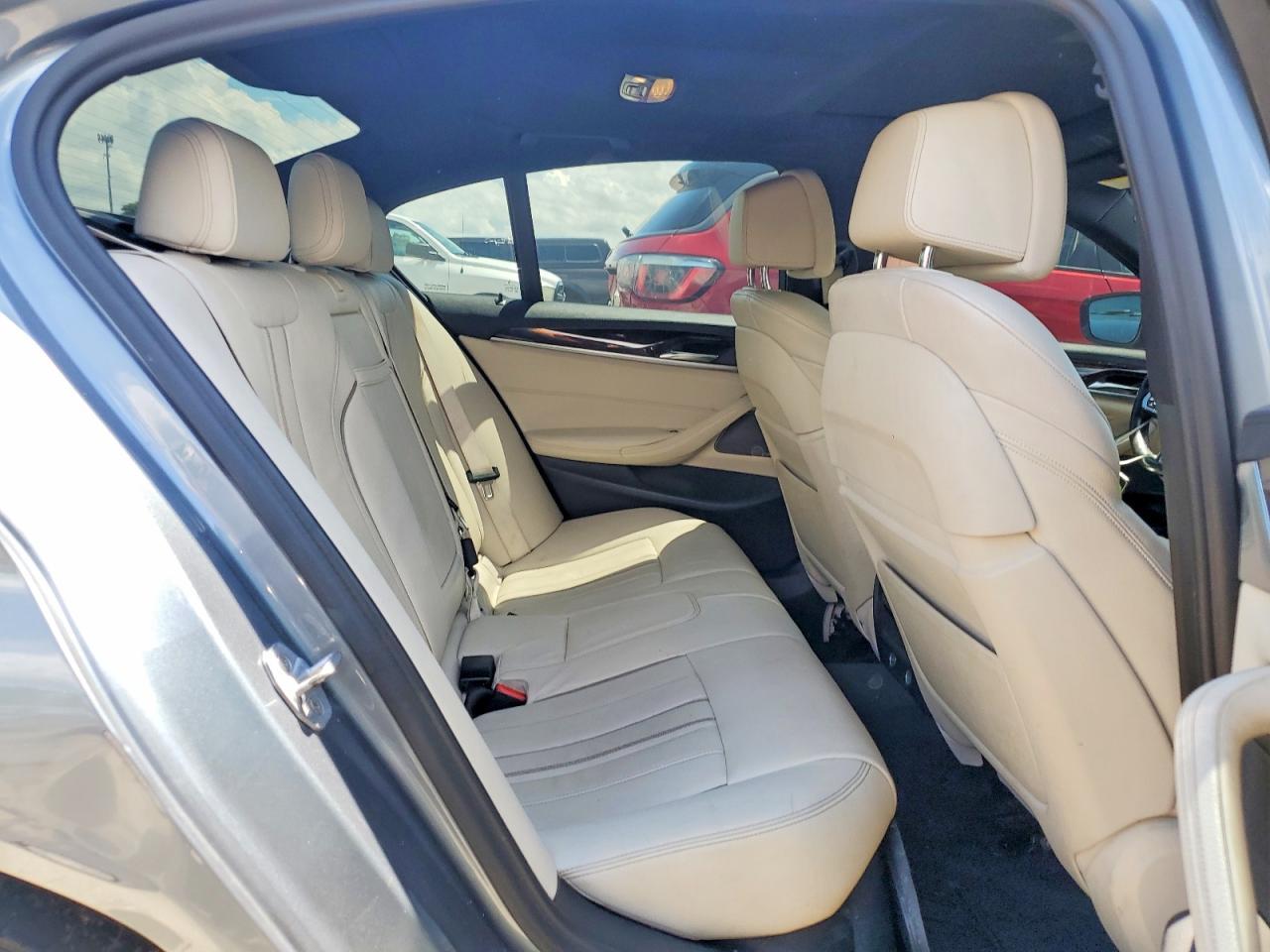 2018 BMW M550Xi - zdjęcie 10