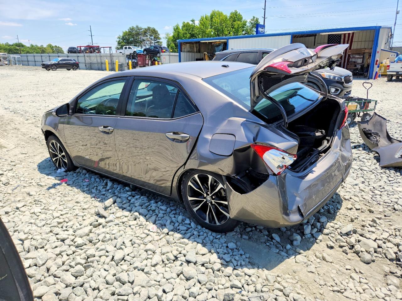 2017 Toyota Corolla Se - zdjęcie 2
