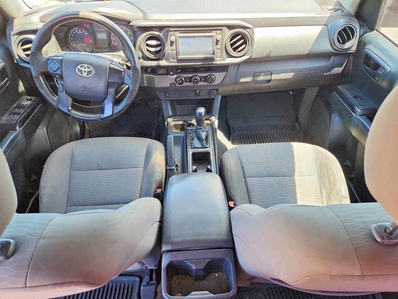 2017 Toyota Tacoma - zdjęcie 8