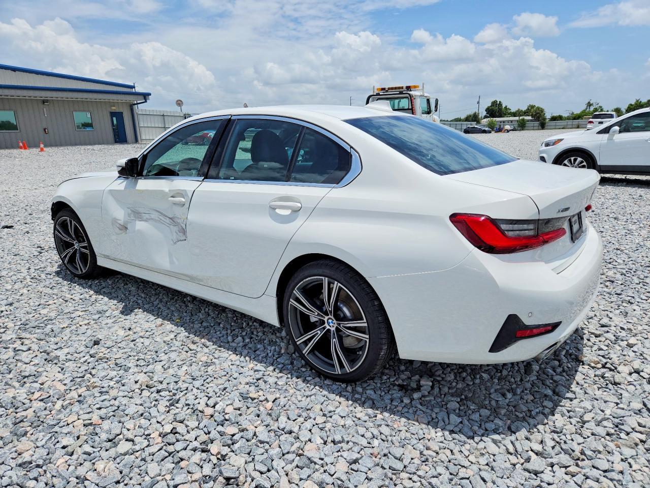2021 BMW 330Xi - zdjęcie 2