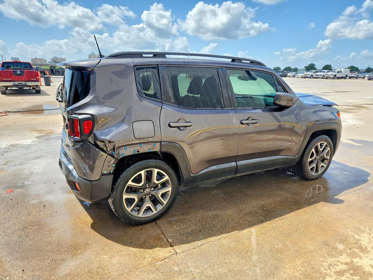 2018 Jeep Renegade Latitude - zdjęcie 3