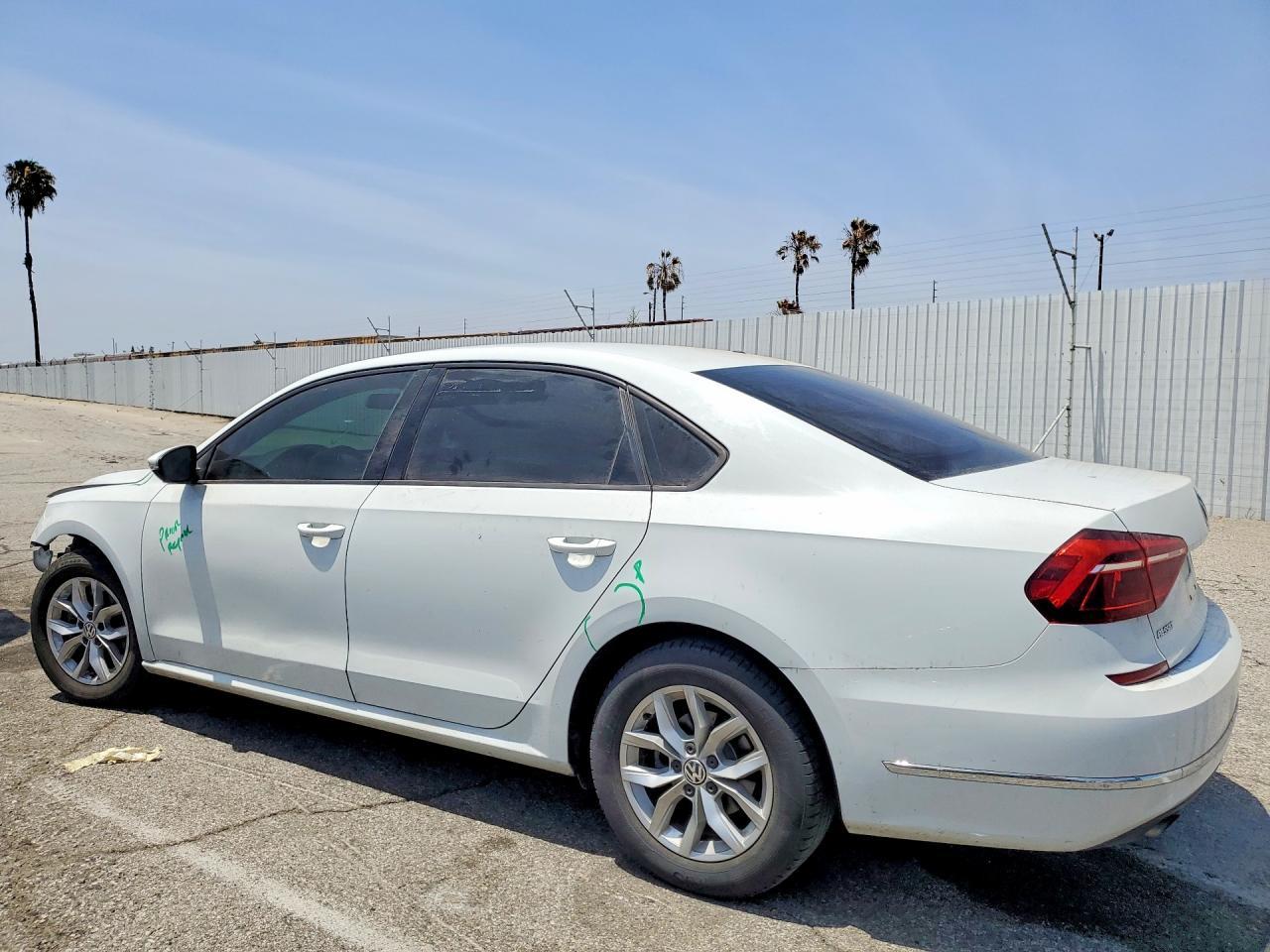 2018 Volkswagen Passat S - zdjęcie 2