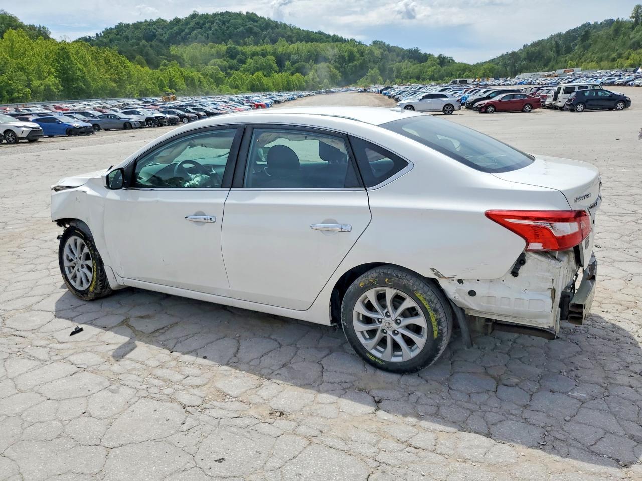 2019 Nissan Sentra Sv - zdjęcie 2