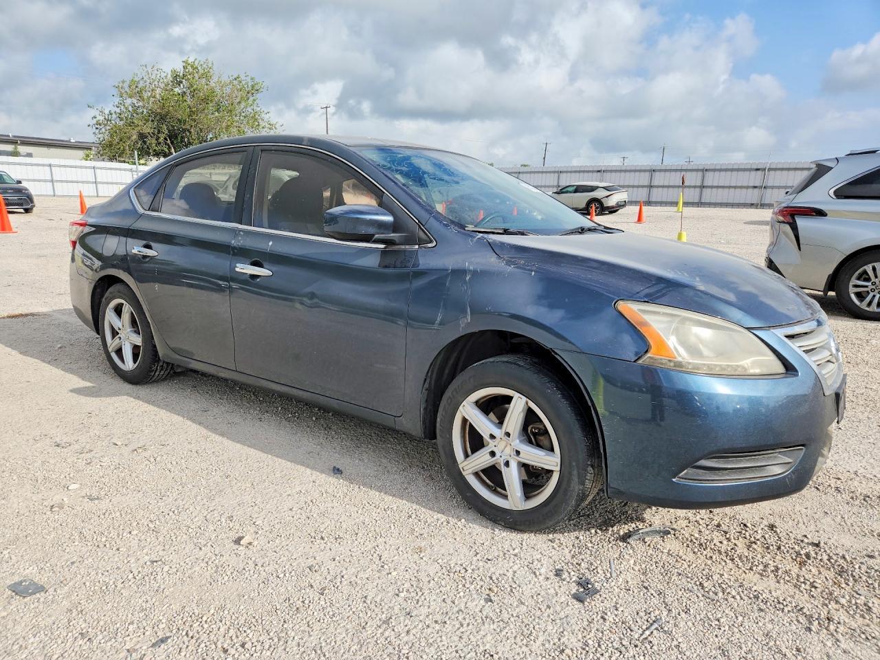 2014 Nissan Sentra S - zdjęcie 4