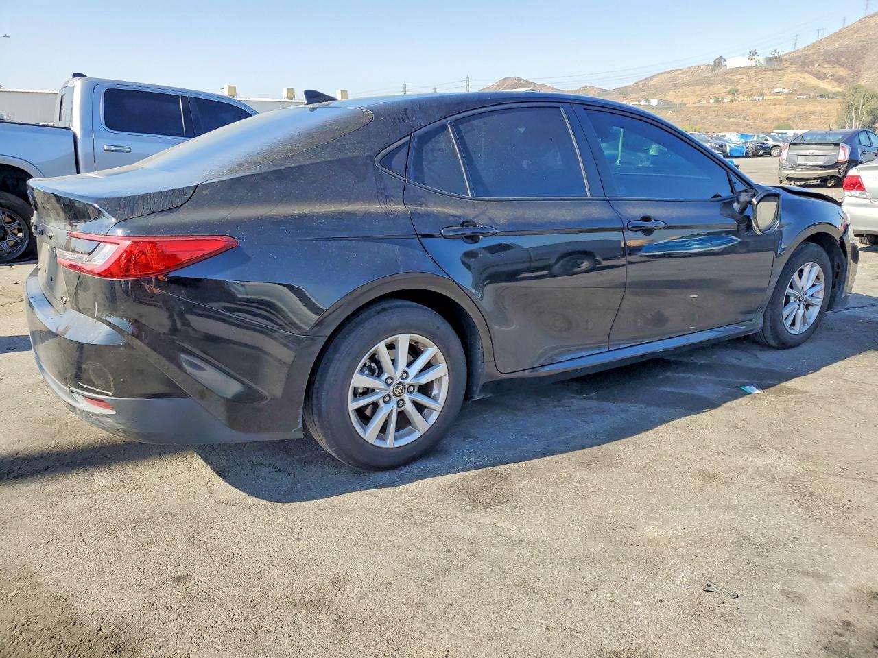 2025 Toyota Camry - zdjęcie 3