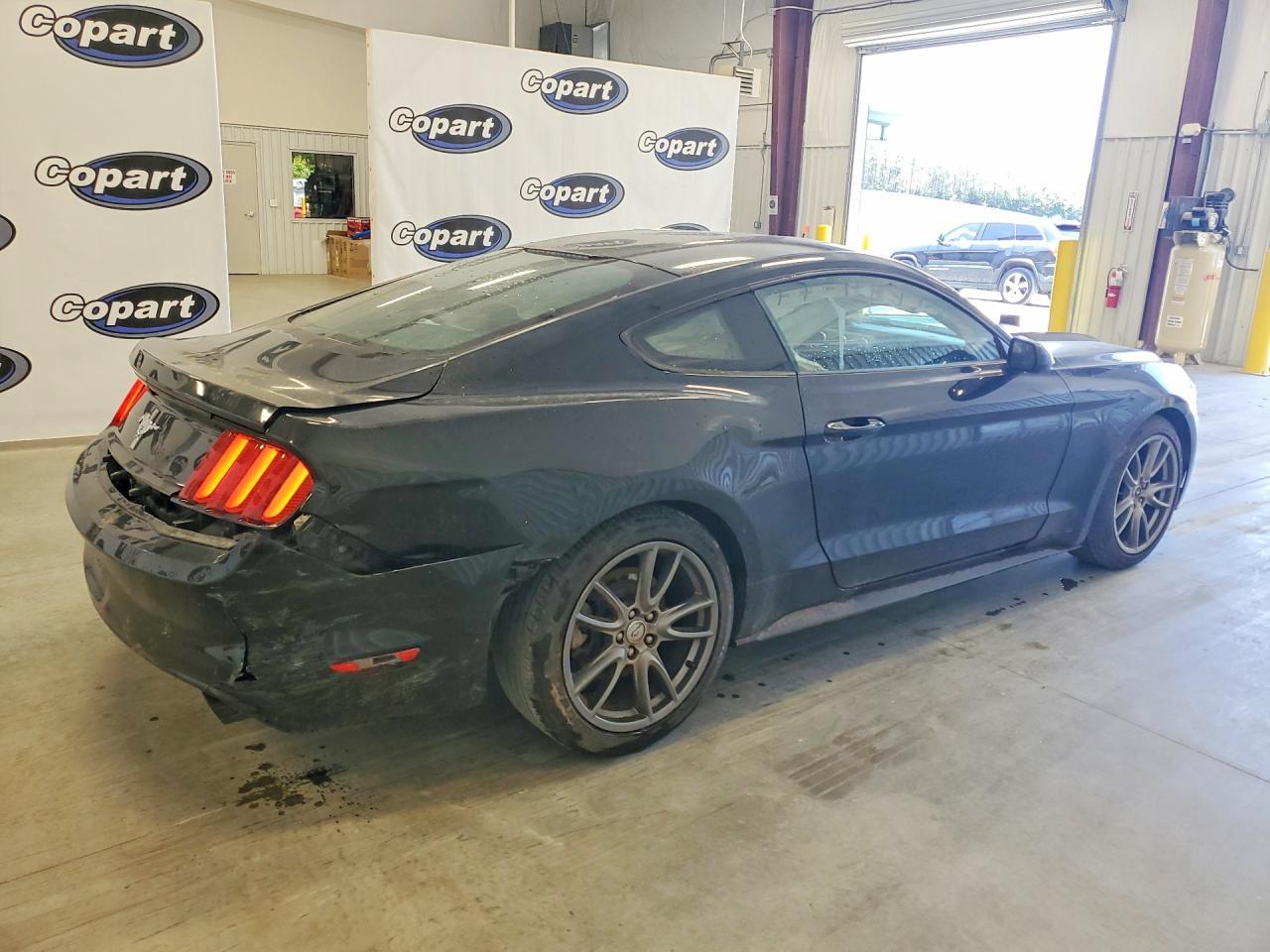 2017 Ford Mustang - zdjęcie 3