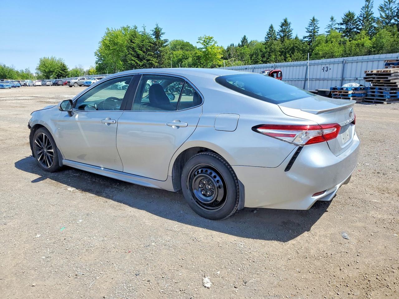 2022 Toyota Camry Se - zdjęcie 2