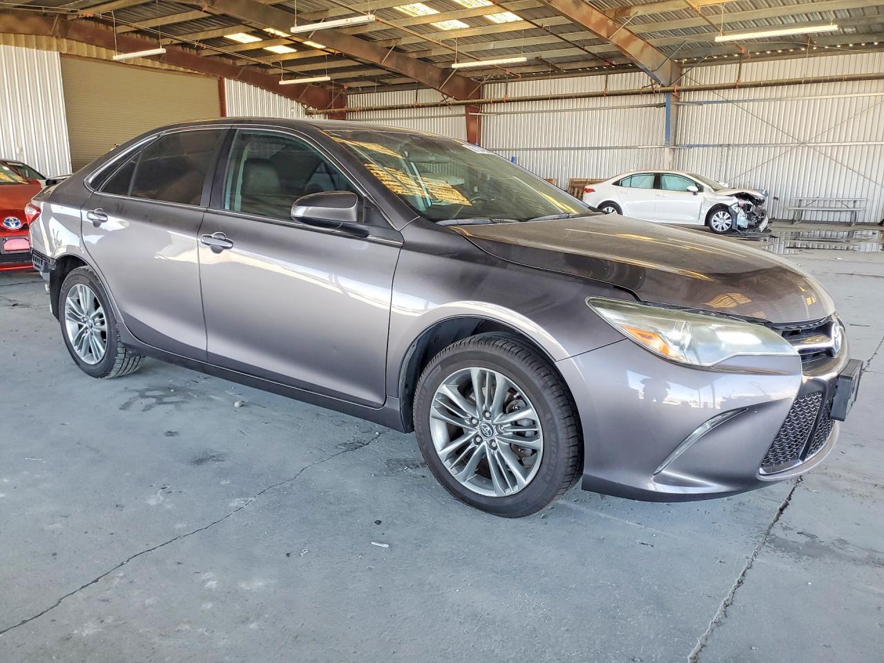 2017 Toyota Camry Se - zdjęcie 4