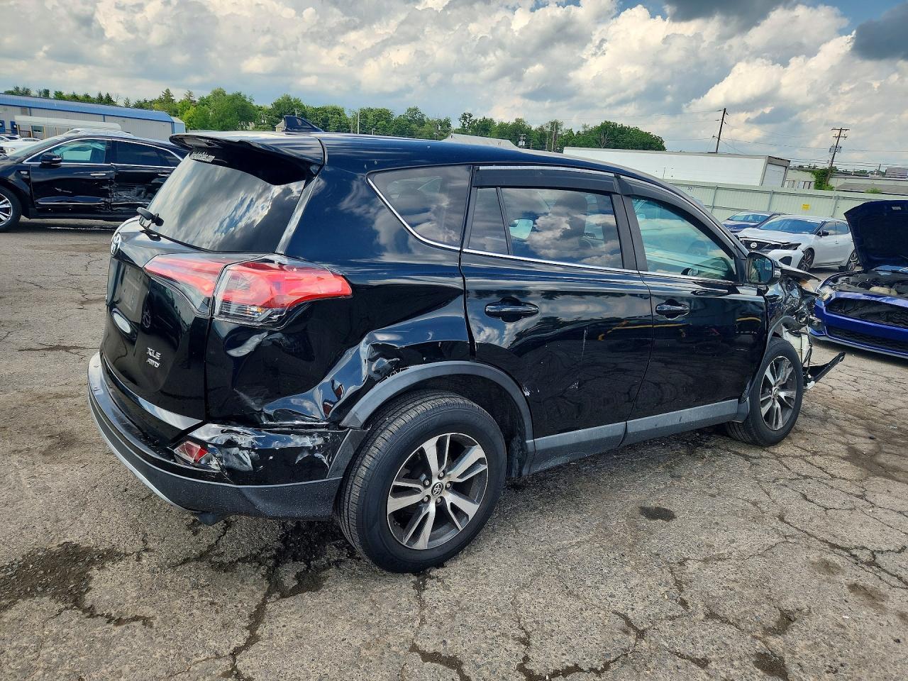 2018 Toyota Rav4 Xle - zdjęcie 3