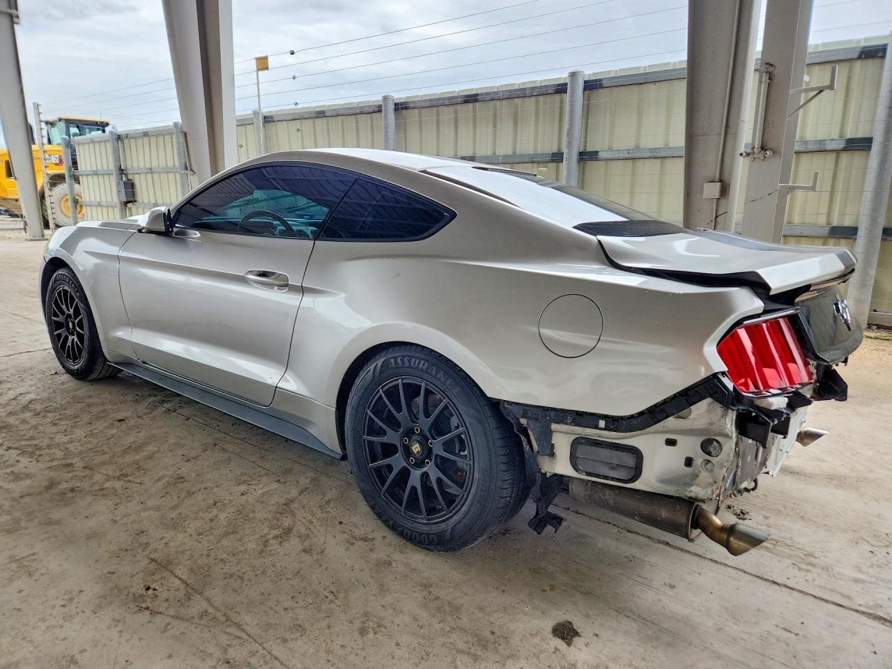 2017 Ford Mustang - zdjęcie 2