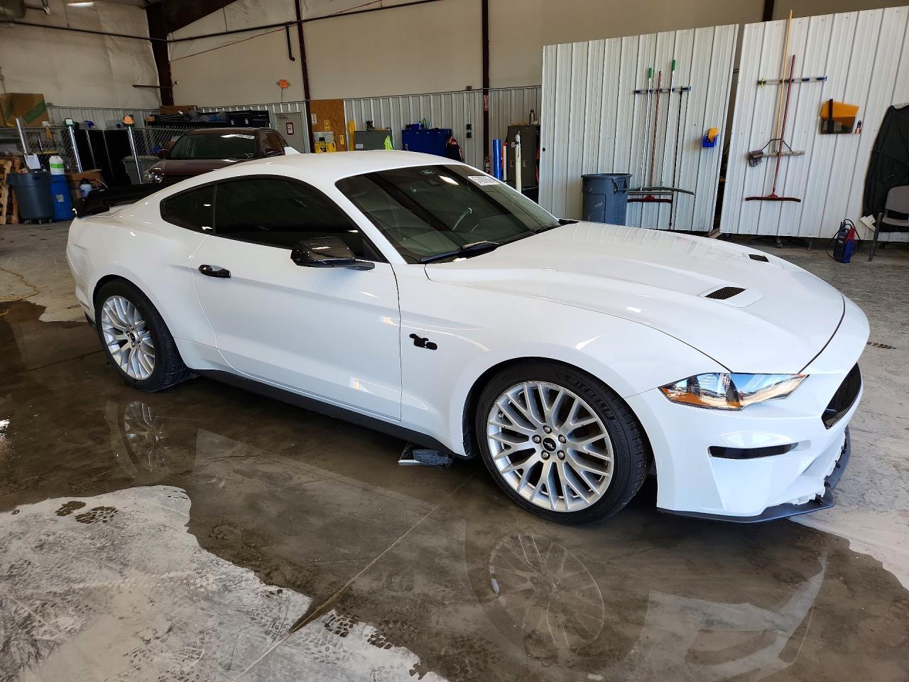 2021 Ford Mustang Gt - zdjęcie 4