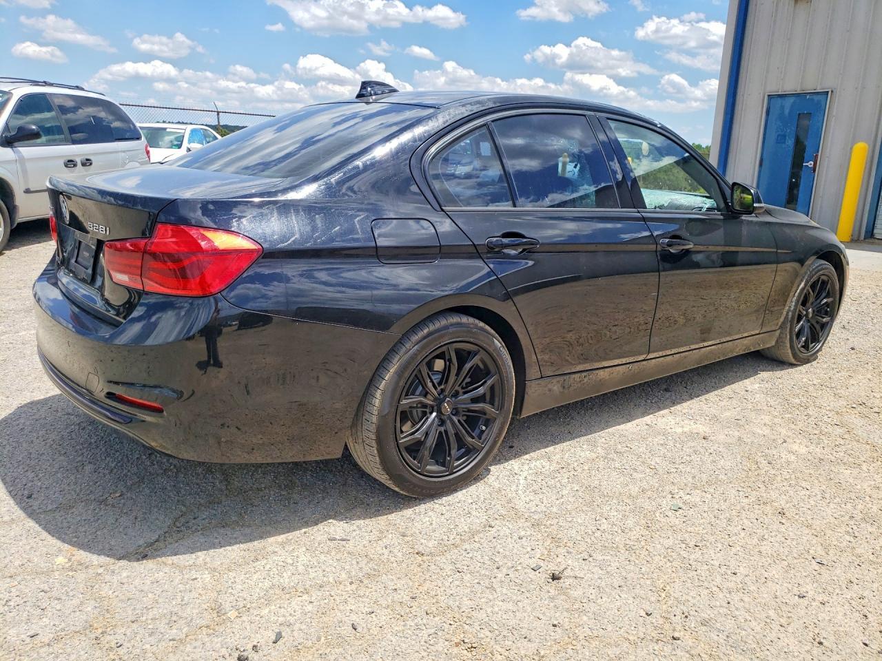 2016 BMW Seria 3 328i - zdjęcie 3