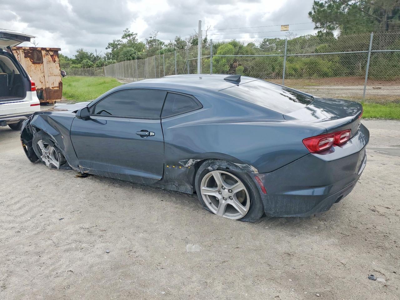 2019 Chevrolet Camaro Ls - zdjęcie 2