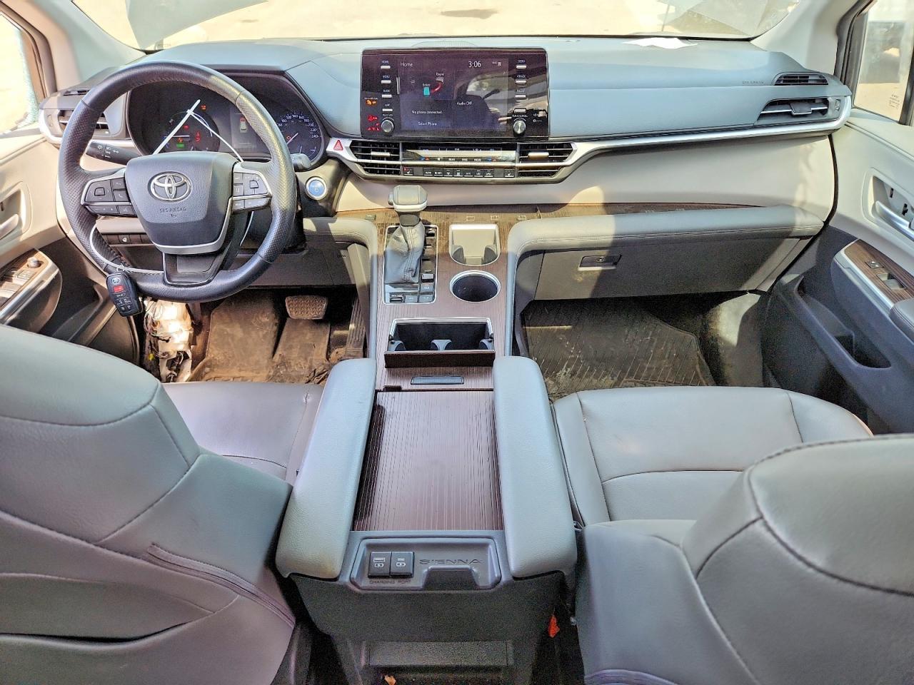 2022 Toyota Sienna Le - zdjęcie 8