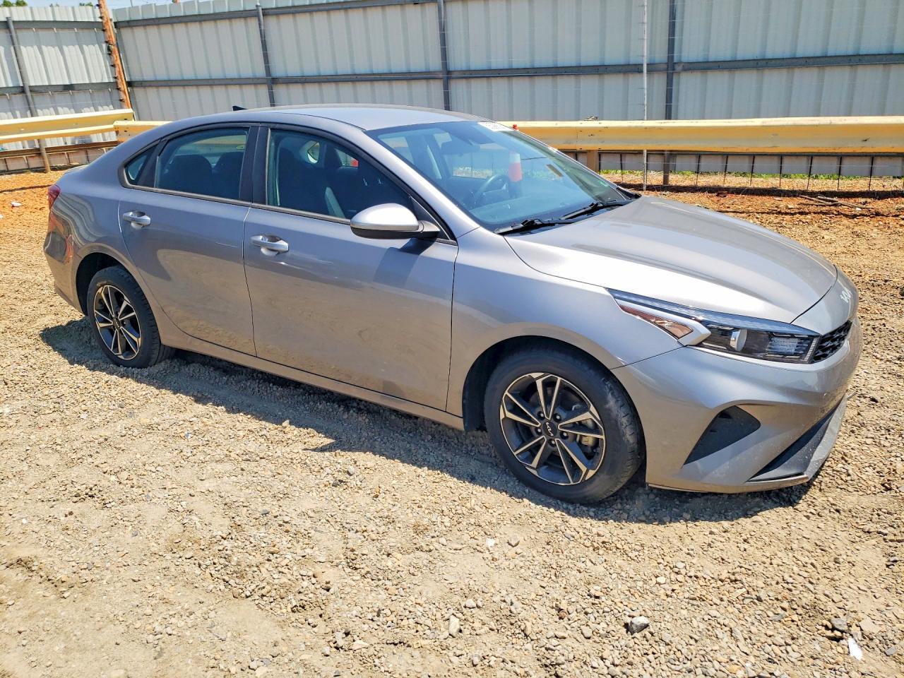 2023 Kia Forte Lxs - zdjęcie 4