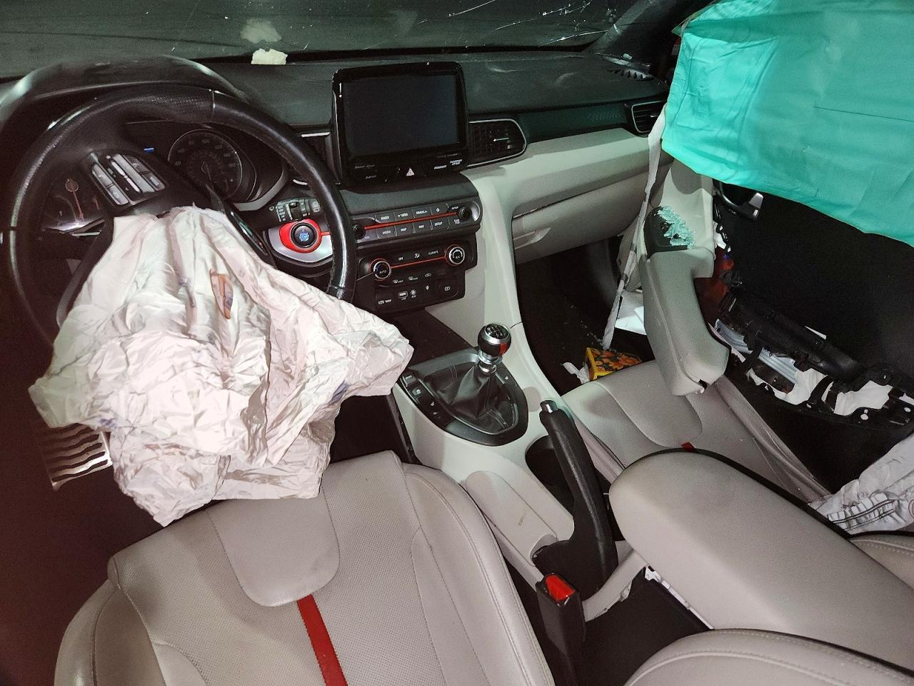 2019 Hyundai Veloster Turbo - zdjęcie 8