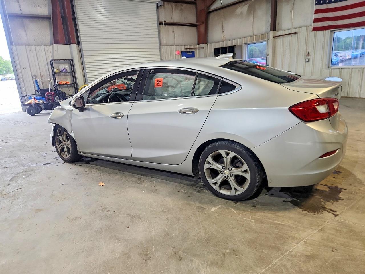 2018 Chevrolet Cruze Premier - zdjęcie 2