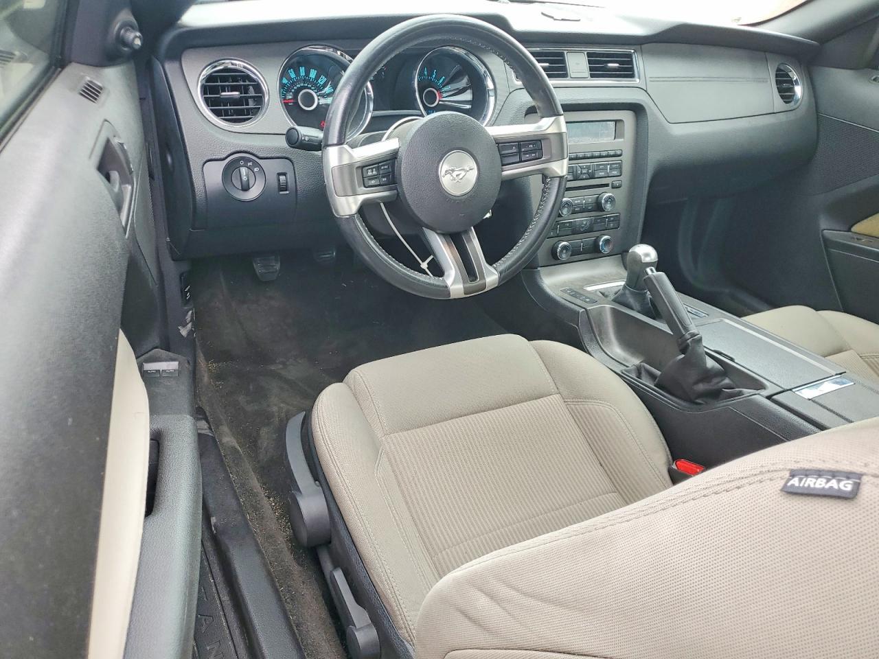 2013 Ford Mustang - zdjęcie 8
