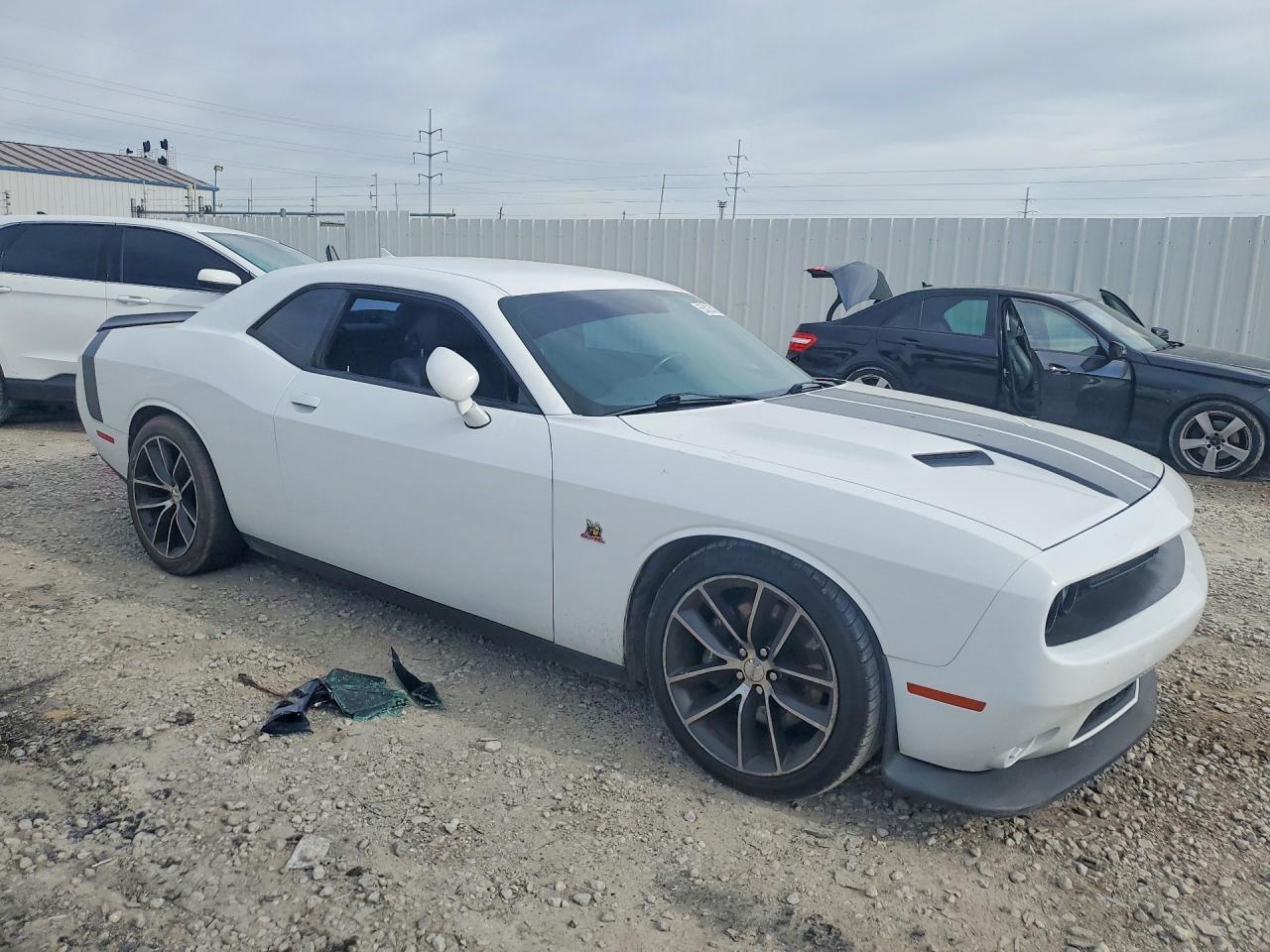 2016 Dodge Challenger R - zdjęcie 4
