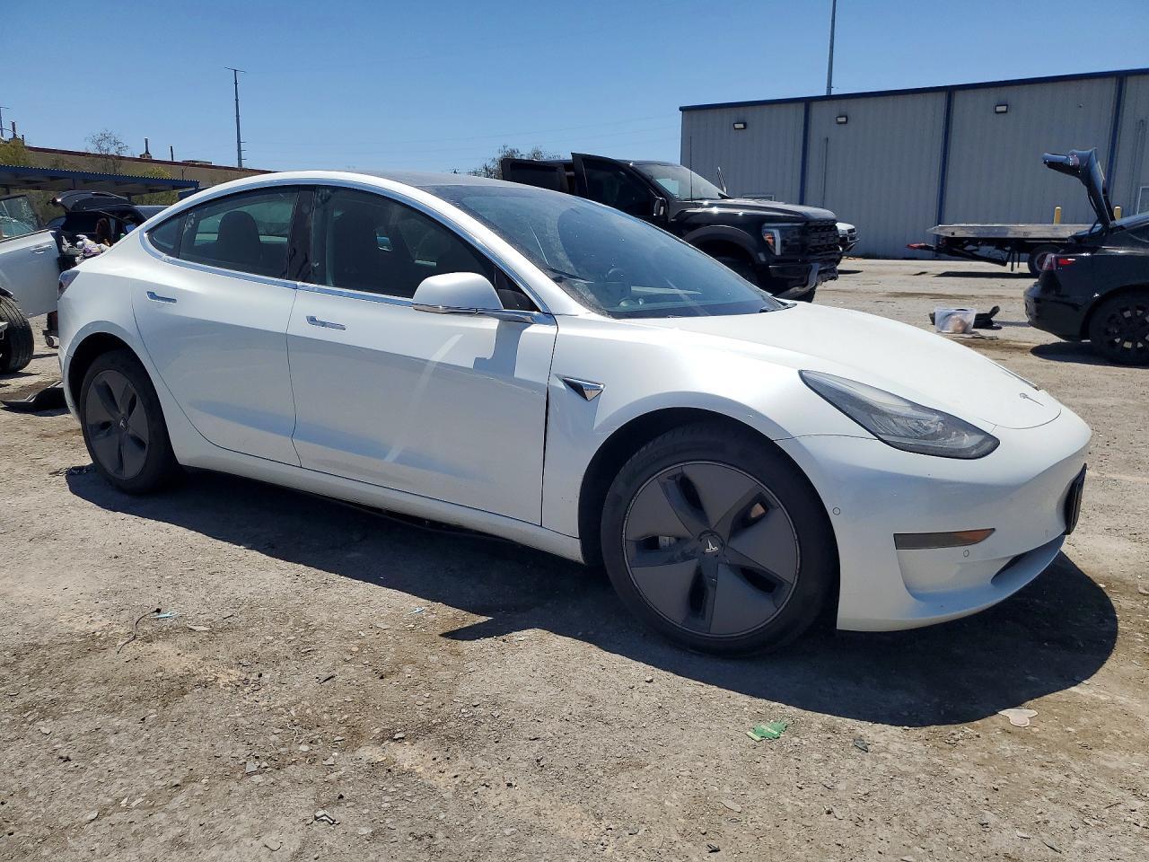 2020 Tesla Model 3 - zdjęcie 4