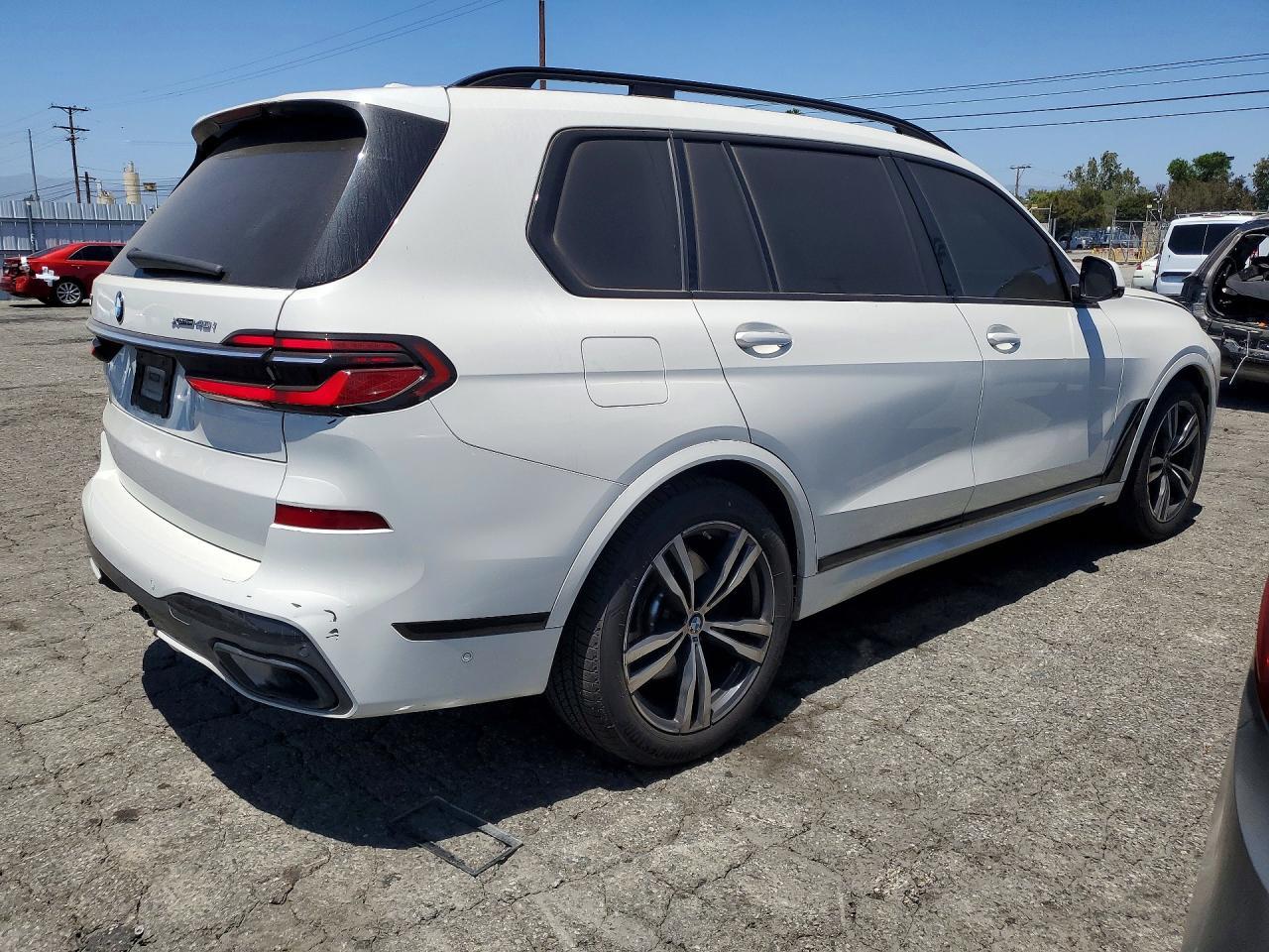 2023 BMW X7 xDrive40I - zdjęcie 3