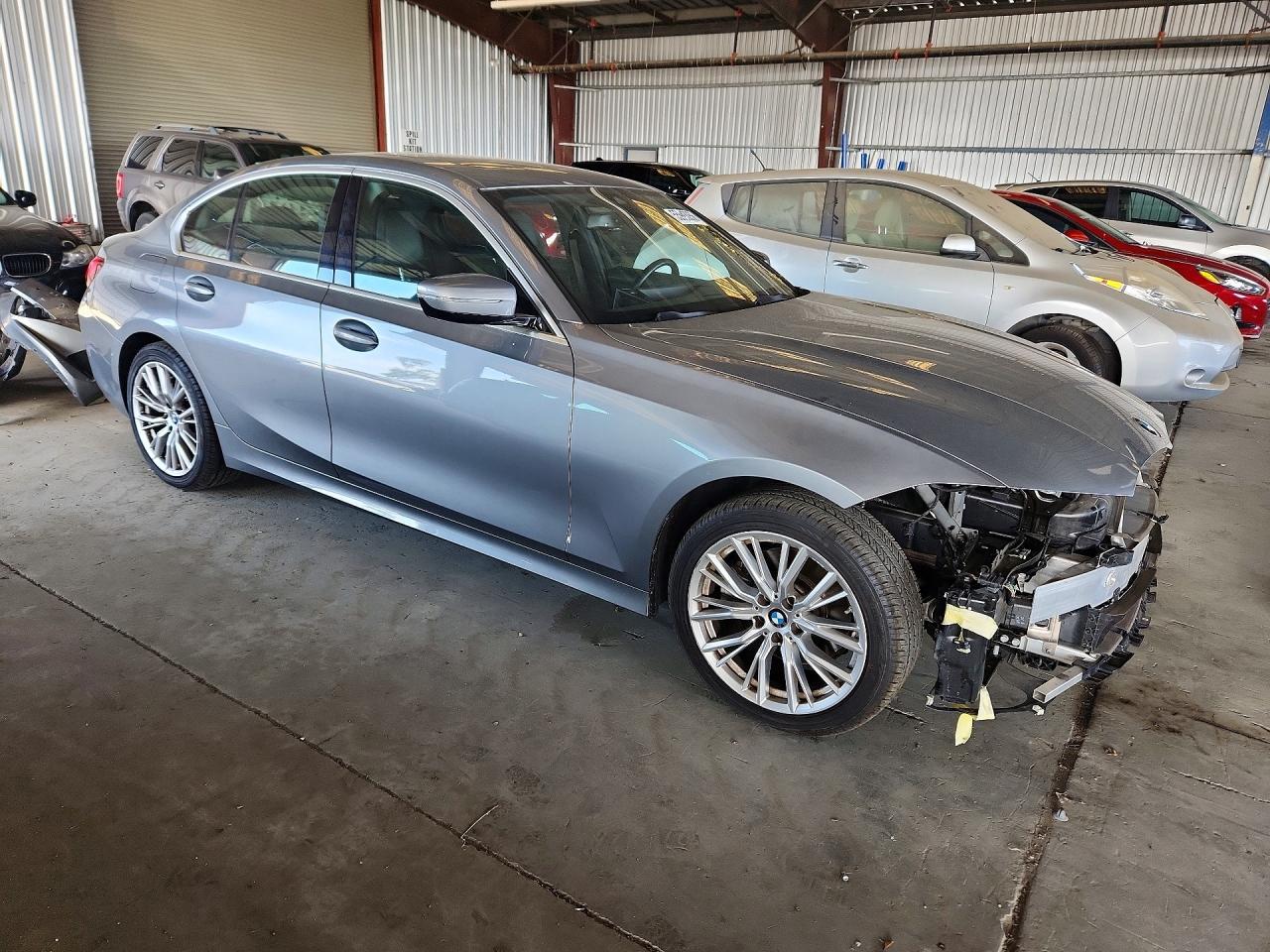 2024 BMW 330I - zdjęcie 4
