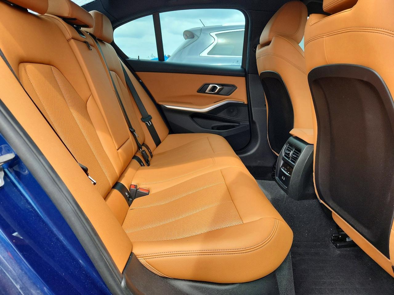 2024 BMW 330I - zdjęcie 10