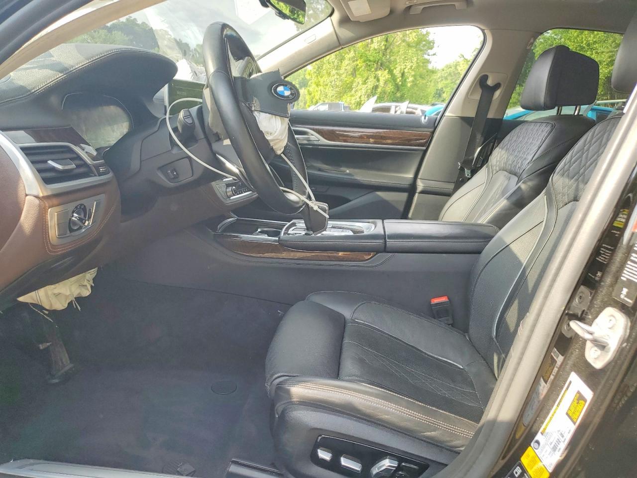 2022 BMW Seria 7 750i - zdjęcie 7