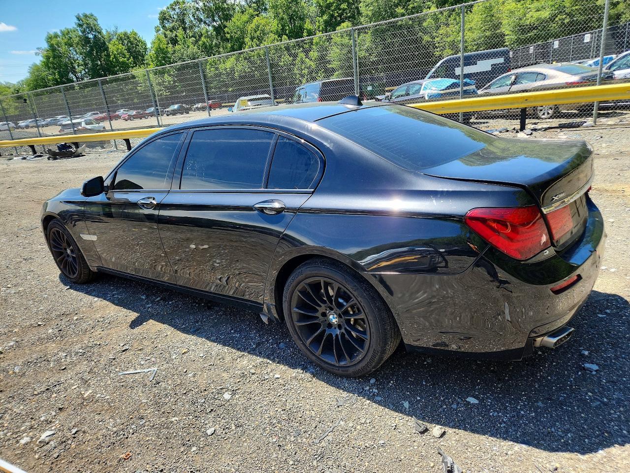 2015 BMW Seria 7 740Li - zdjęcie 2