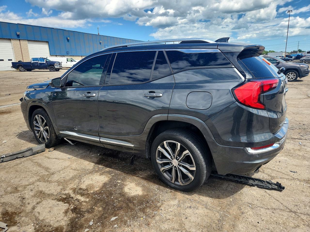 2019 GMC Terrain Denali - zdjęcie 2