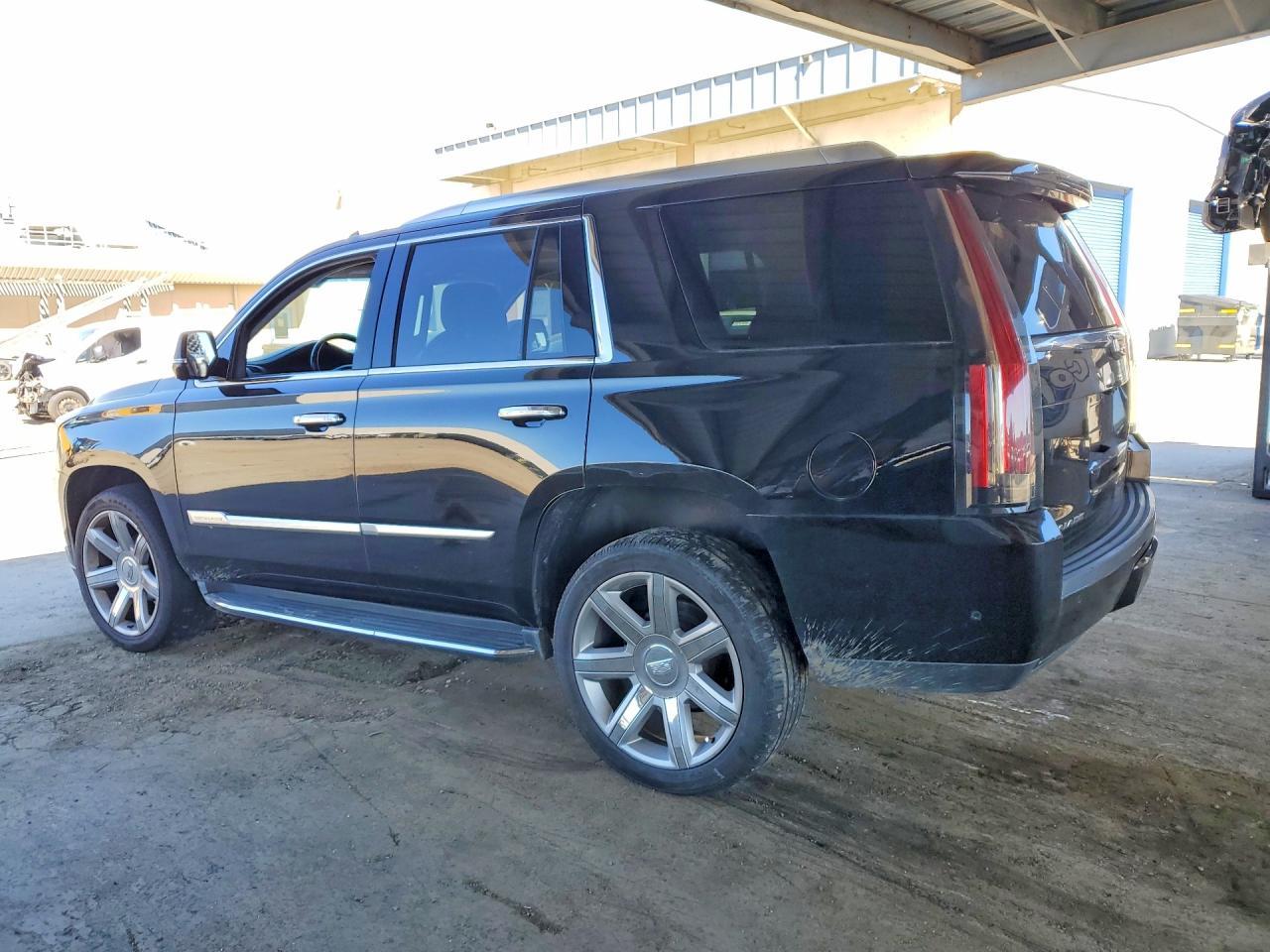 2020 Cadillac Escalade Luxury - zdjęcie 2