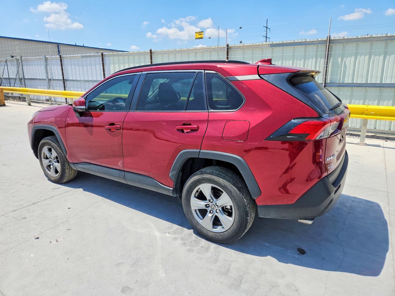 2023 Toyota Rav4 Xle - zdjęcie 2