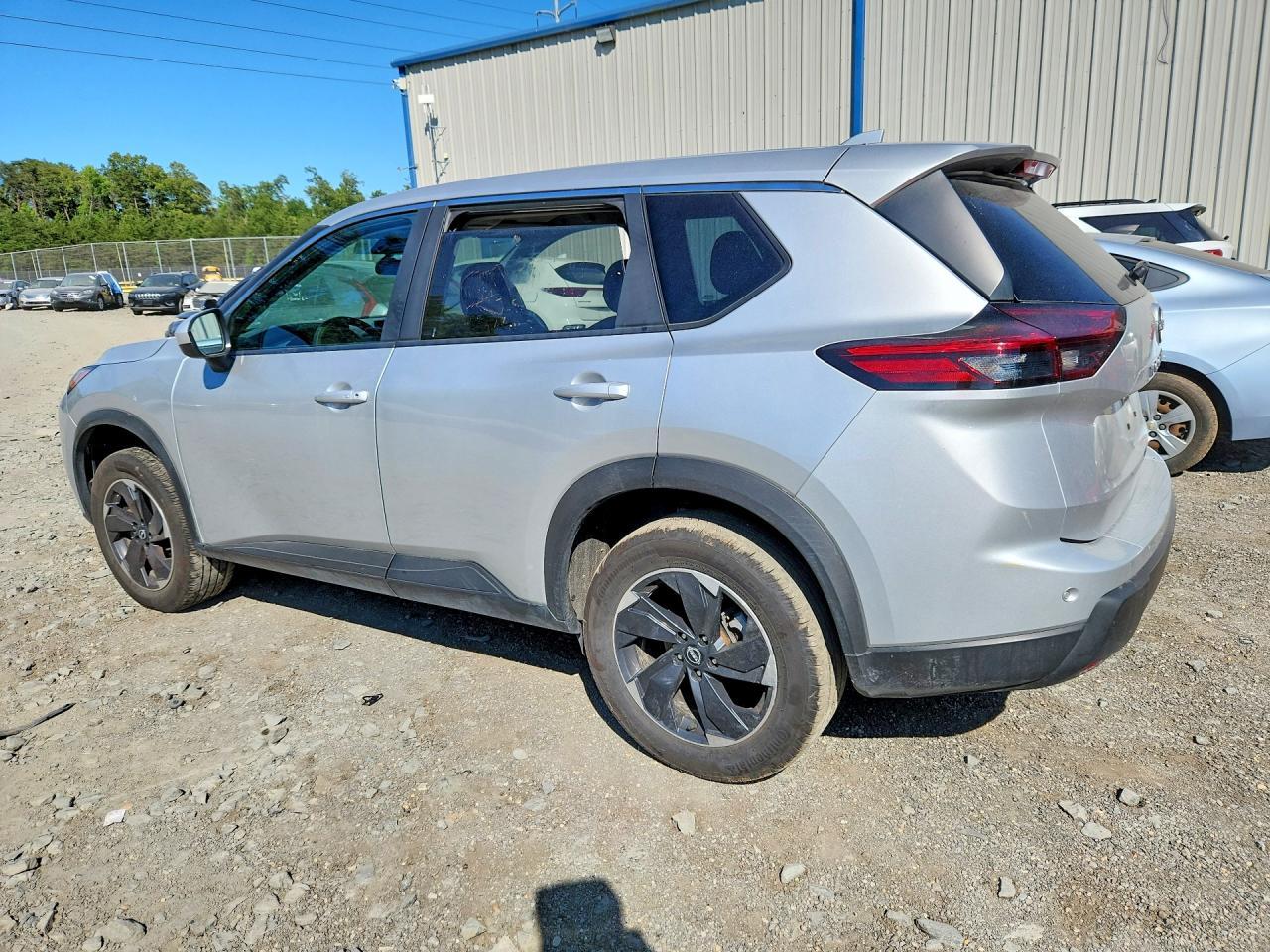 2025 Nissan Rogue Sv - zdjęcie 2