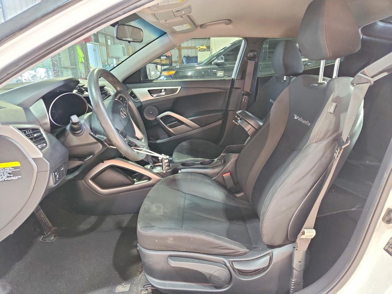 2016 Hyundai Veloster Base - zdjęcie 7