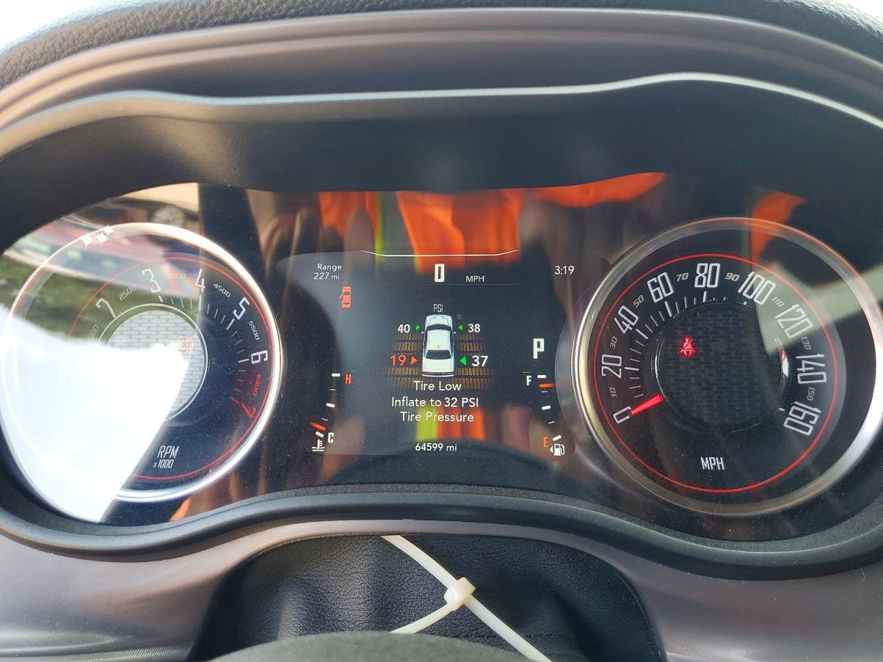 2023 Dodge Challenger Sxt - zdjęcie 9
